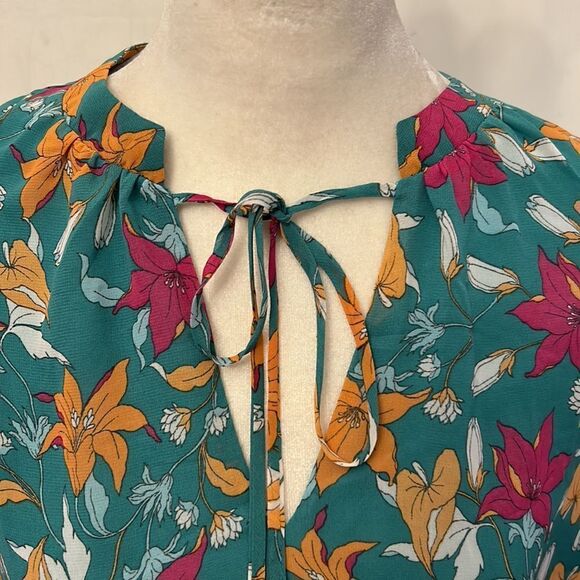 Beacon Apparel turquoise floral ruffle short sleeve blouse Size M New - Picture 4 of 11